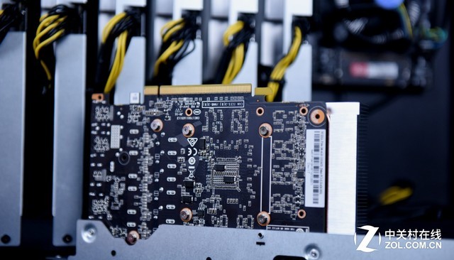 产品 为了充分满足好奇心,打开矿机看看内部构造是必须进行的步骤.