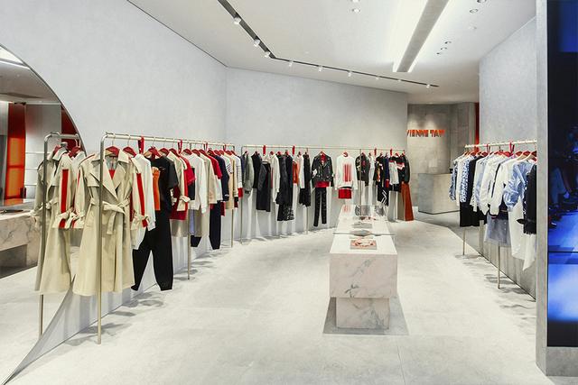 viviennetam中国大陆首家专卖店在王府中环购物中心瞩目登场