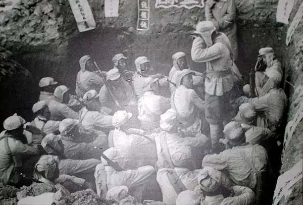 我49团1营和华野"洛阳营"乘势并肩突击,分从南面和东面勇猛突入敌人