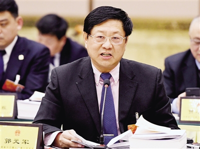 郑州代表团审议政府工作报告 代表建议:郑州应升为副省级城市