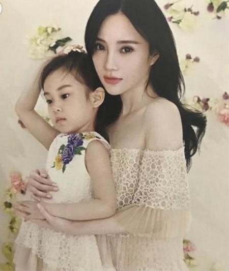 李小璐或许没有健全的审美但是她的少女感却是真