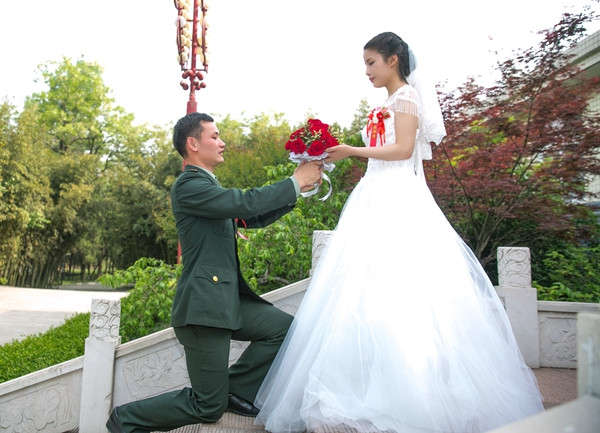 7年军恋做成短视频,军嫂尖叫太美了!__凤凰网