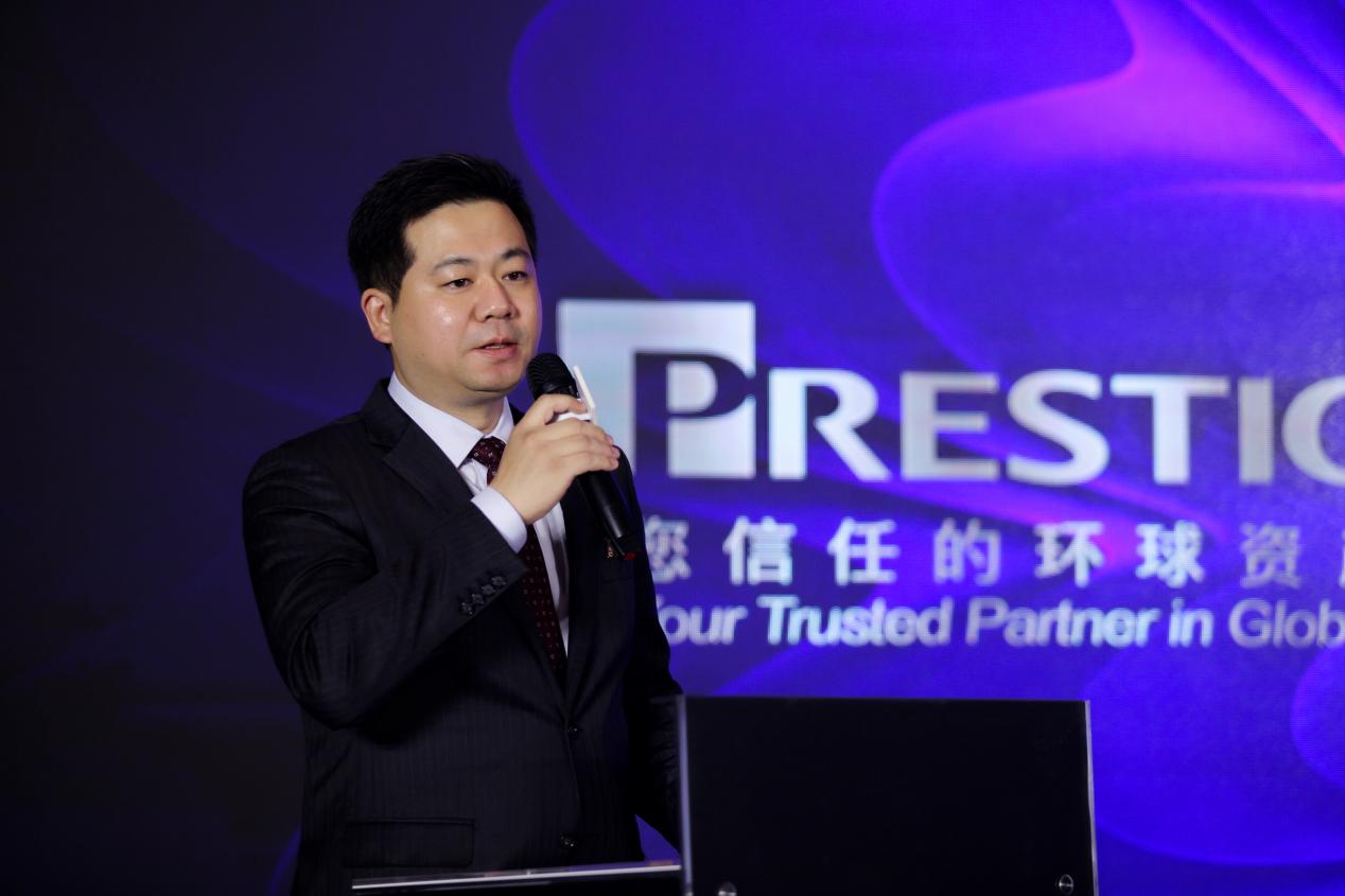 图为盛德金融控股集团董事长师鸿涛先生致辞