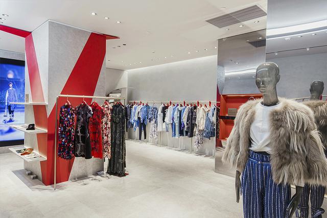 viviennetam中国大陆首家专卖店在王府中环购物中心瞩目登场