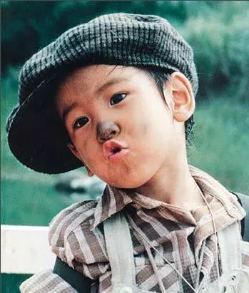 李嘉诚父母为他取名汤子同哥哥名叫汤子嘉1983年汤珈铖出生在香港no