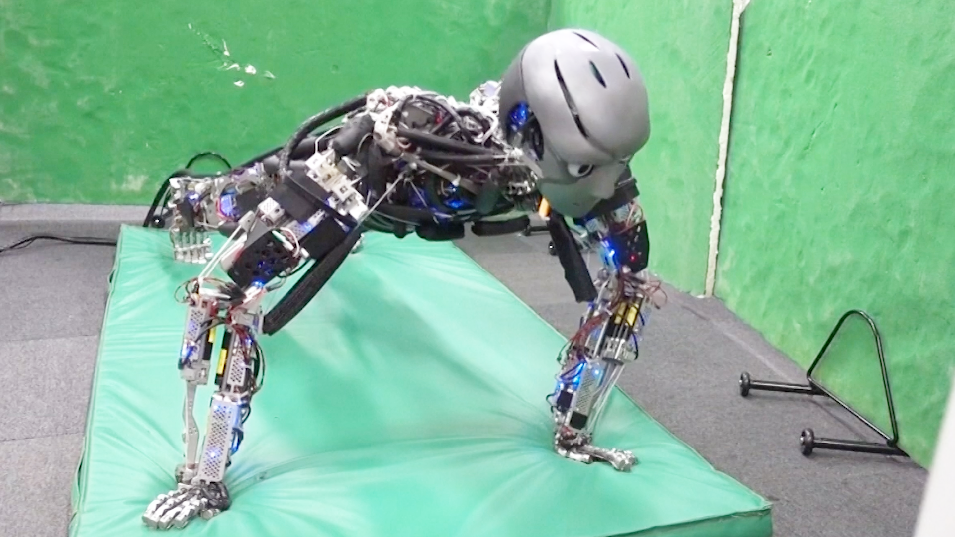 日本开发机器人会像人一样流汗