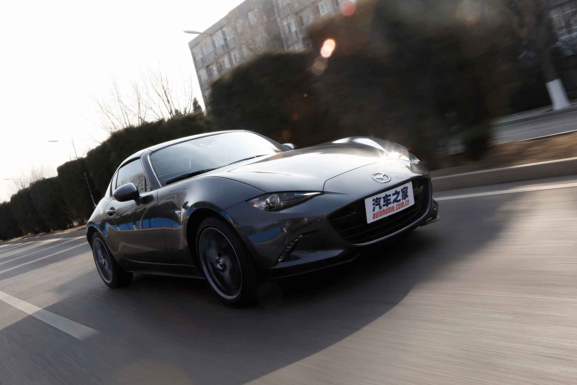 呜啦啦车评记努力就可以拥有的小跑马自达mx5来了