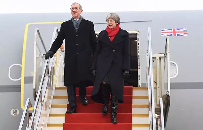 英国首相特蕾莎·梅(theresa may)飞抵中国 开始了她为期 3天的访华之