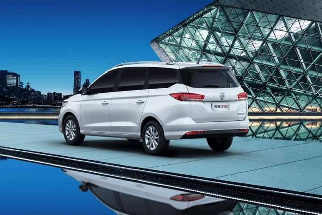 新款宝骏360要低于之前上市的730,且采用6座布局,主打家用多功能车型
