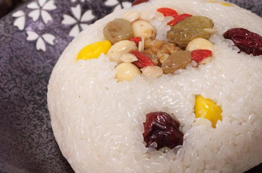 用微波炉做出软糯香甜什锦八宝饭的秘诀,只需10分钟!