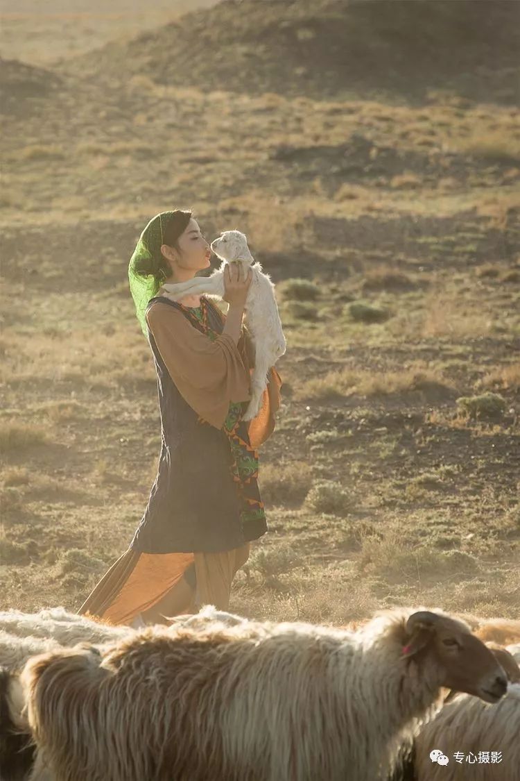 哈萨克牧民大迁徙波澜壮阔的转场行动