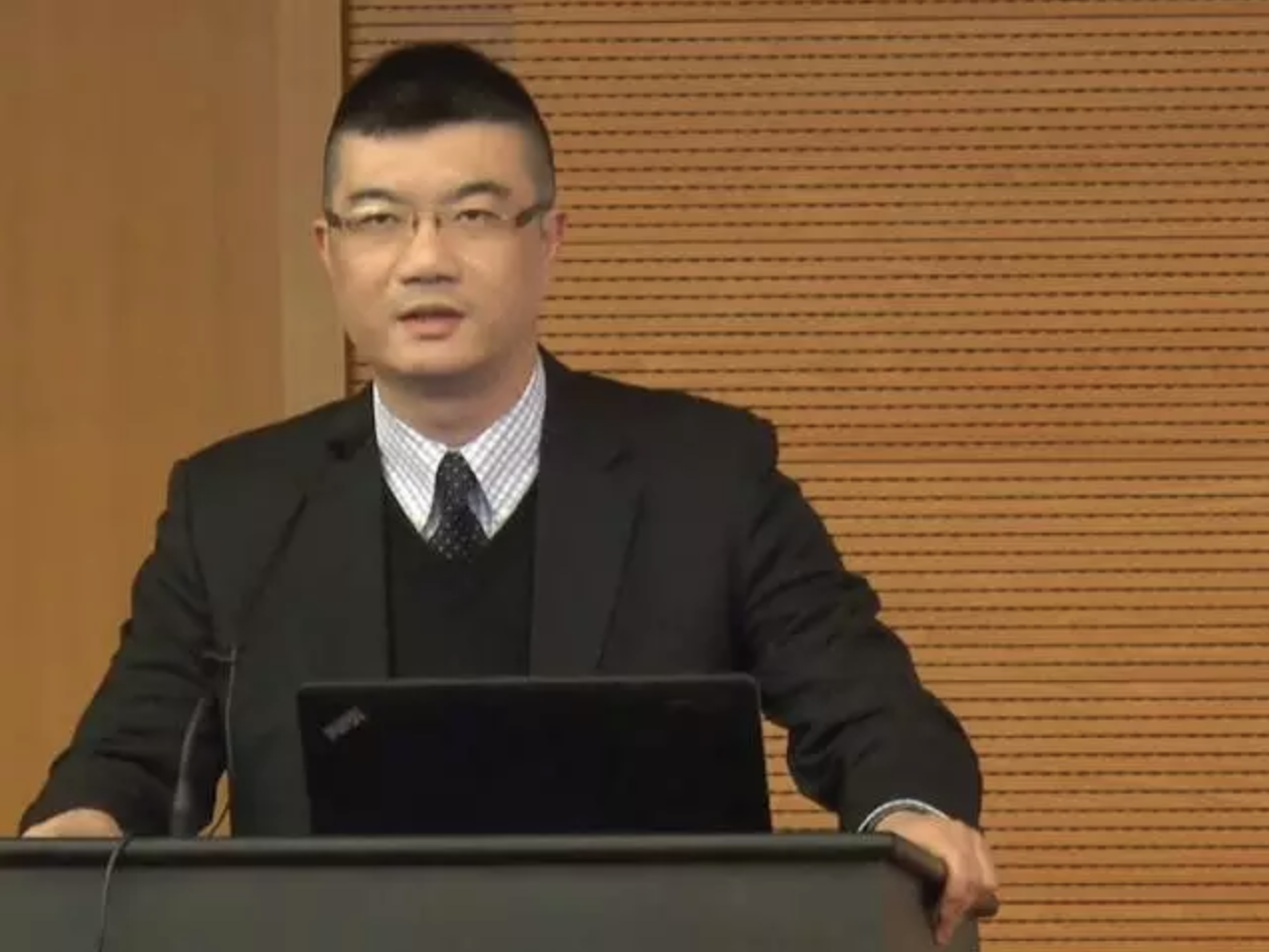 【创新学院 | 历史沿革】吴正一院长解读"智慧医疗与口腔健康管理"