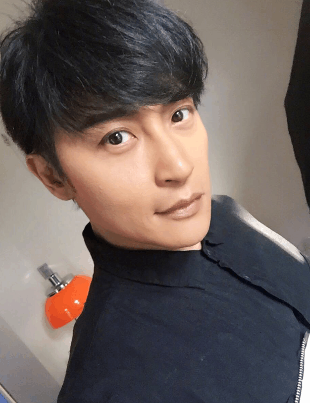 陈志朋染回黑色头发, 恢复正常后不敢相信他已经47岁了_凤凰网娱乐