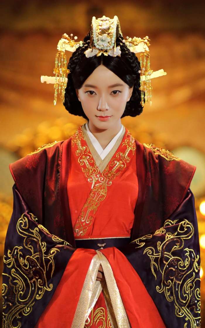 她和四小旦杨幂王珞丹黄圣依宫廷剧造型大pk