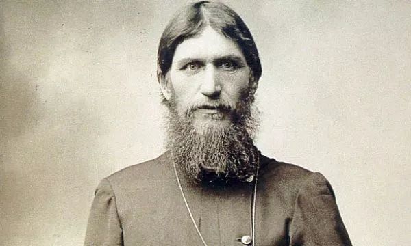 请进宫中奉若神明——他利用催眠术可以减轻王子阿列克谢的血友病症状