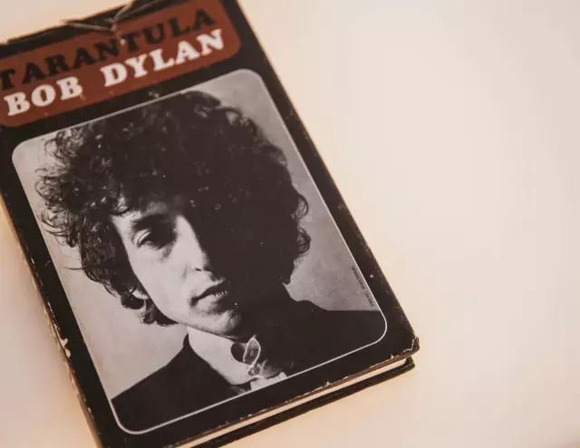 a dunce cap 我的前未婚夫喜欢"老师和学生"的游戏,每次只要他回答错