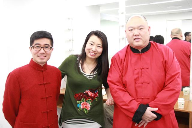 王玥波自幼学习评书,相声等多门曲艺艺术,曾拜马增锟学习评书,拜