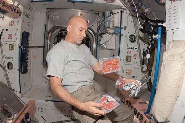 nasa利用废物再生食物 宇航员要开始"吃屎"了.
