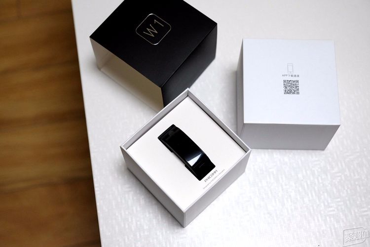 双星定位心率监测斐讯智能运动手环w1评测