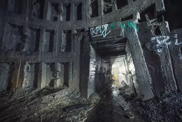 乌克兰黑暗旅行火葬场废弃地堡核爆炸后的人类遗迹