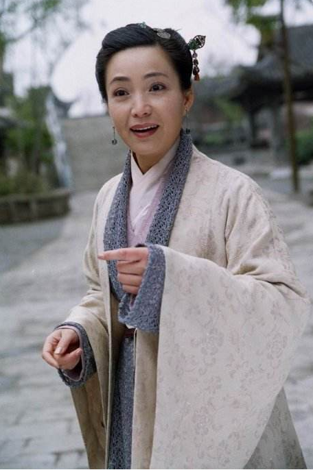 秦腔花旦转型拍戏成母亲专业户还珠演皇后爆红却被困扰至今