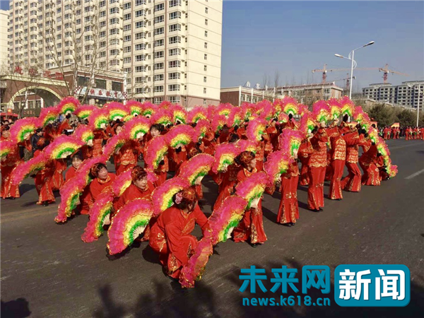 正月十五闹元宵 小县城舞龙,舞狮,踩高跷老传统一样不少