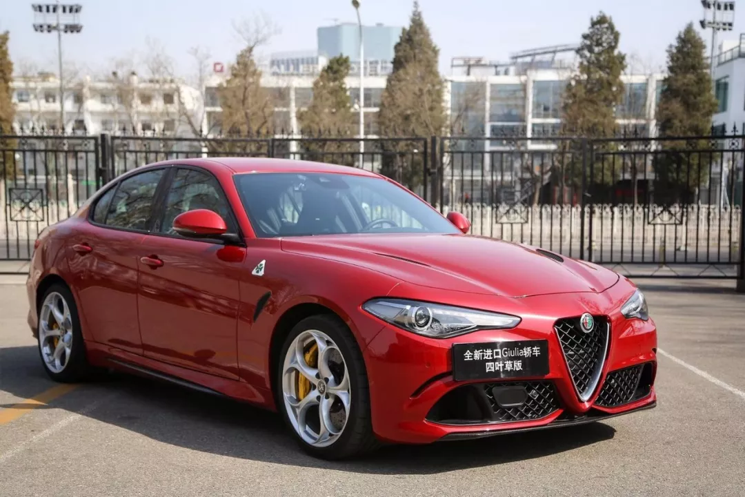 给你一台510匹的"四门法拉利"开,你们想怎么玩?