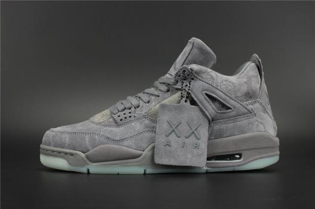 kaws x air jordan 4 最特殊的aj4夜光灰