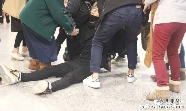 张杰录节目晕倒,赵韩樱子被冻晕,张艺兴黄子韬汪涵都曾被累晕