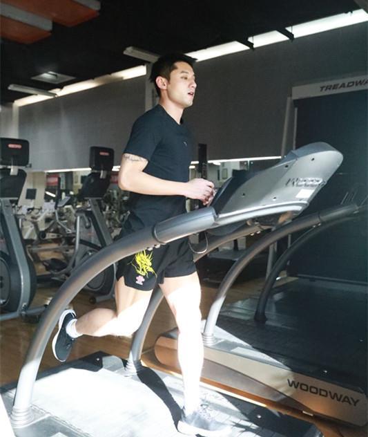 张继科回归健身房苦练!东京奥运还能再撕一回球衣吗?
