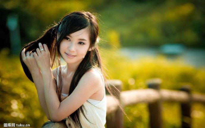 这种八字的人就是指命局中日主有帮有助,印比两旺,一般以比劫旺为主.