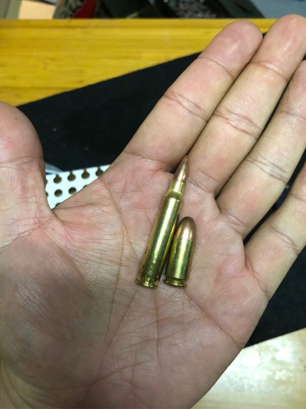 56x45 军弹用的全金属被甲弹丸,民用狩猎或自卫可以用杀伤力更大的