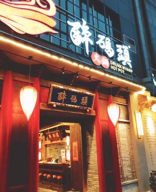 店内装饰风格是工业风 还有小舞台晚上会有驻唱歌手 食物与饮品都是不错的 饭点正餐与夜宵类口味都不错哦 忆签烤肉的分量看起来不多 但实际上吃完真的很撑 人均:97元 地址:青秀路8号万象城华夏银行对面桃园山庄一楼 只要拿下这条攻略 上半年基本不用愁啦,逐间打卡 什么塑料姐妹花情谊都能情比金坚了 2018年的梦想就是各种满足自己!