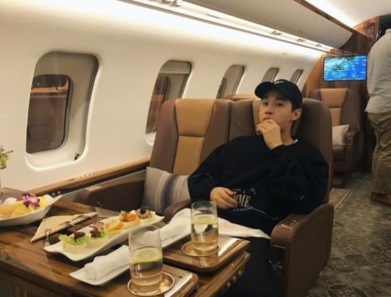 刘宪华搭私人飞机赶录向往的生活被喷 网友:隔着屏幕都能闻到酸