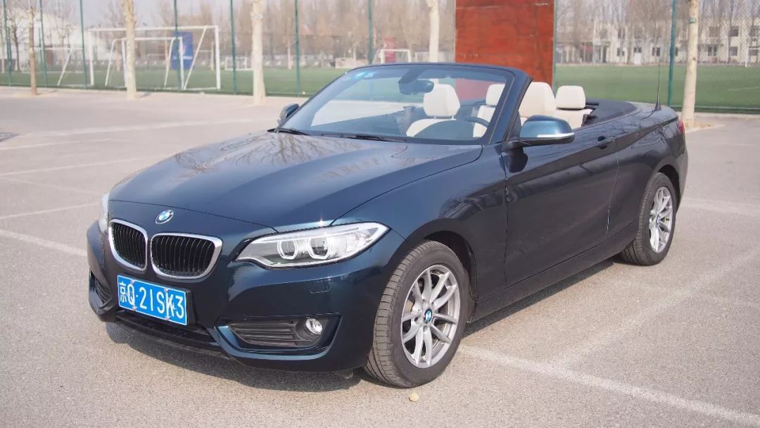 试驾宝马218i敞篷脱衣有肉穿衣显瘦三缸被质疑智能是短板