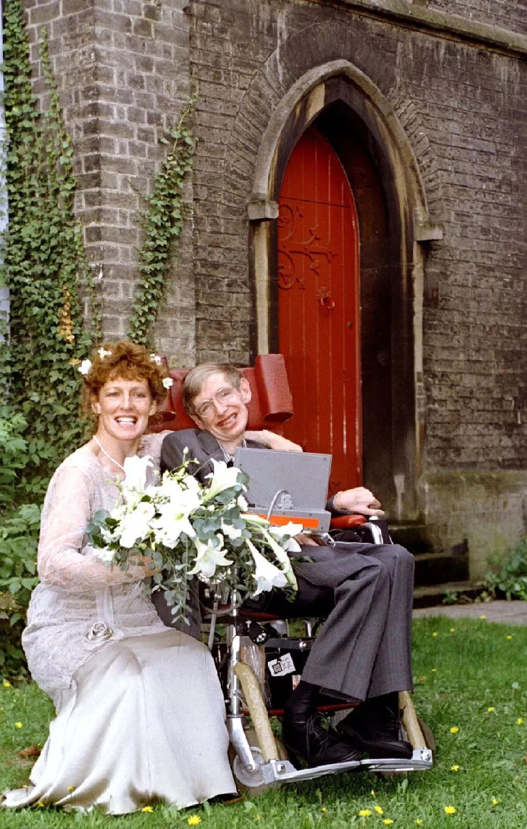 1995 年   月,霍金与第二任妻子,护士伊莲结婚