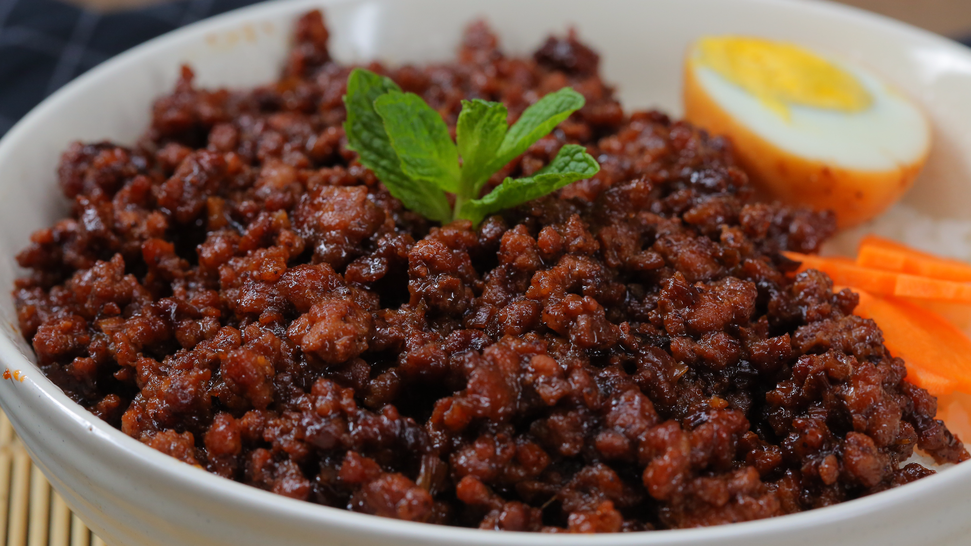 一碗肉香汁浓的台湾肉燥饭