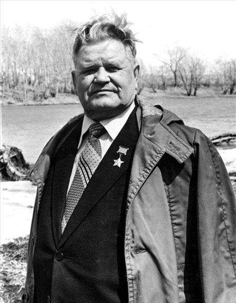 崔可夫扭转斯大林格勒战局,瓦西里对决德国狙击之王