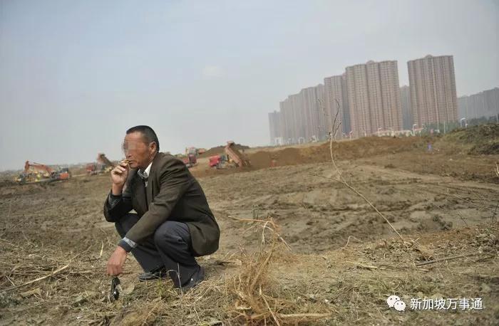 甚至,蹲着等客户