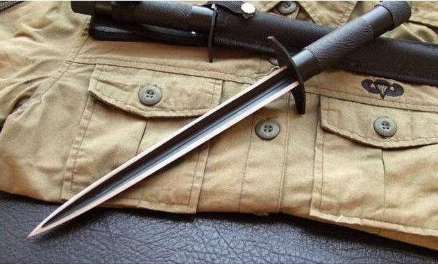 盘点行尸走肉里面五款冷兵器,可M16是冷兵器吗?_凤凰网历史_凤凰网