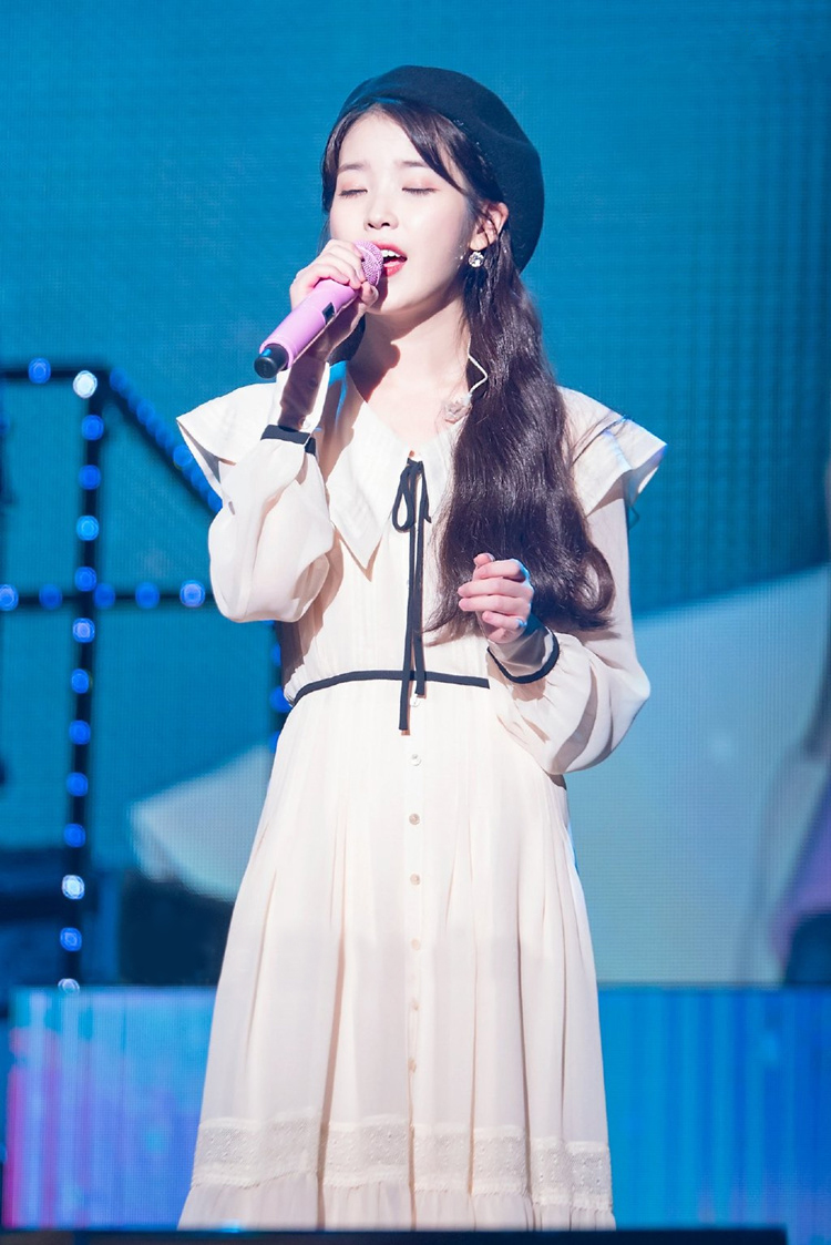 今年流行的连衣裙,有些小特别,很美妙,连明星都在穿