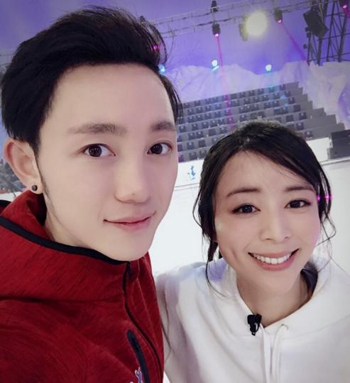 作为一位有实力的花滑美男,相光耀也有参加过花滑综艺,和张静初有过