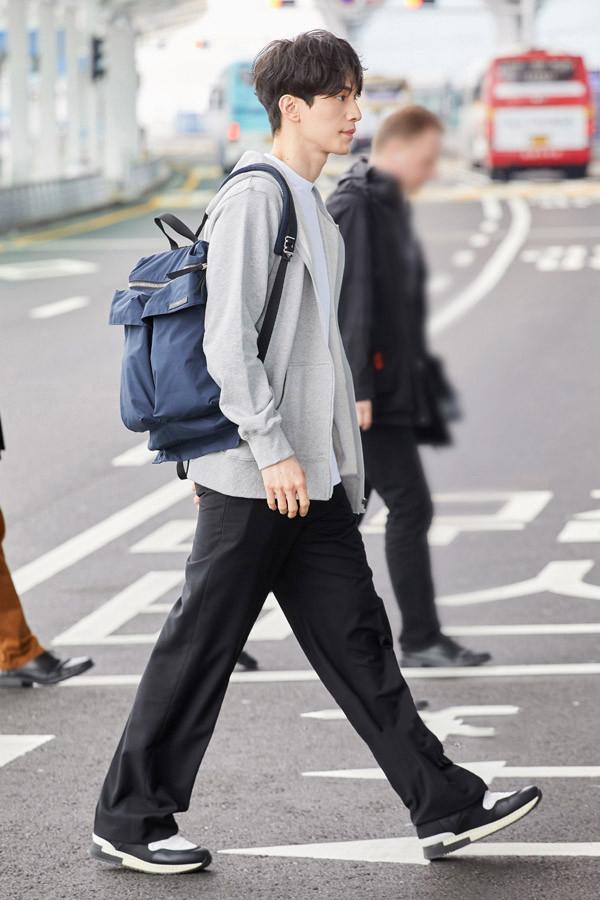 吴磊化身马里奥,胡歌变身胡子大叔,3月最新男神穿搭就在这里了