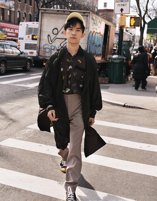 吴磊化身马里奥,胡歌变身胡子大叔,3月最新男神穿搭就在这里了