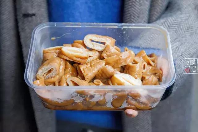 除了大肠,老板做的 卤鹅也是一绝.