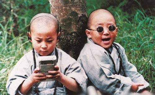 1993年朱延平导演的《笑林小子》是释小龙首次拍摄电影,扮演少林小子