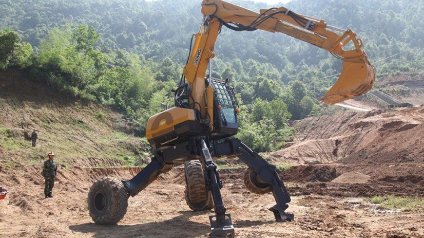 第一次见到这种造型的挖掘机在中国制造的吗,碉炸天!