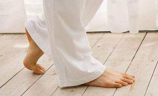 "背后七颠百病消",今天你踮脚了没_凤凰网健康_凤凰网