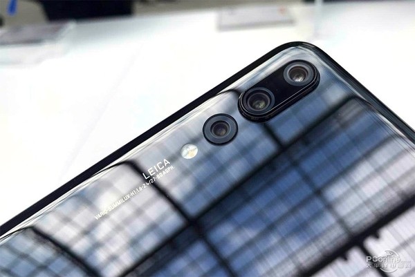 p20 pro摄像头首次搭载徕卡三镜头,4000万像素彩色主摄像头 2000万