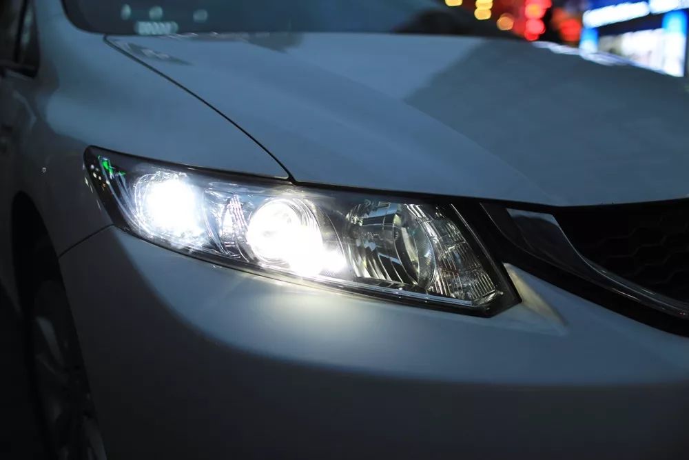 不满老思域蜡烛灯,无缝换装led大灯后,远光灯比奥迪a8还多一个